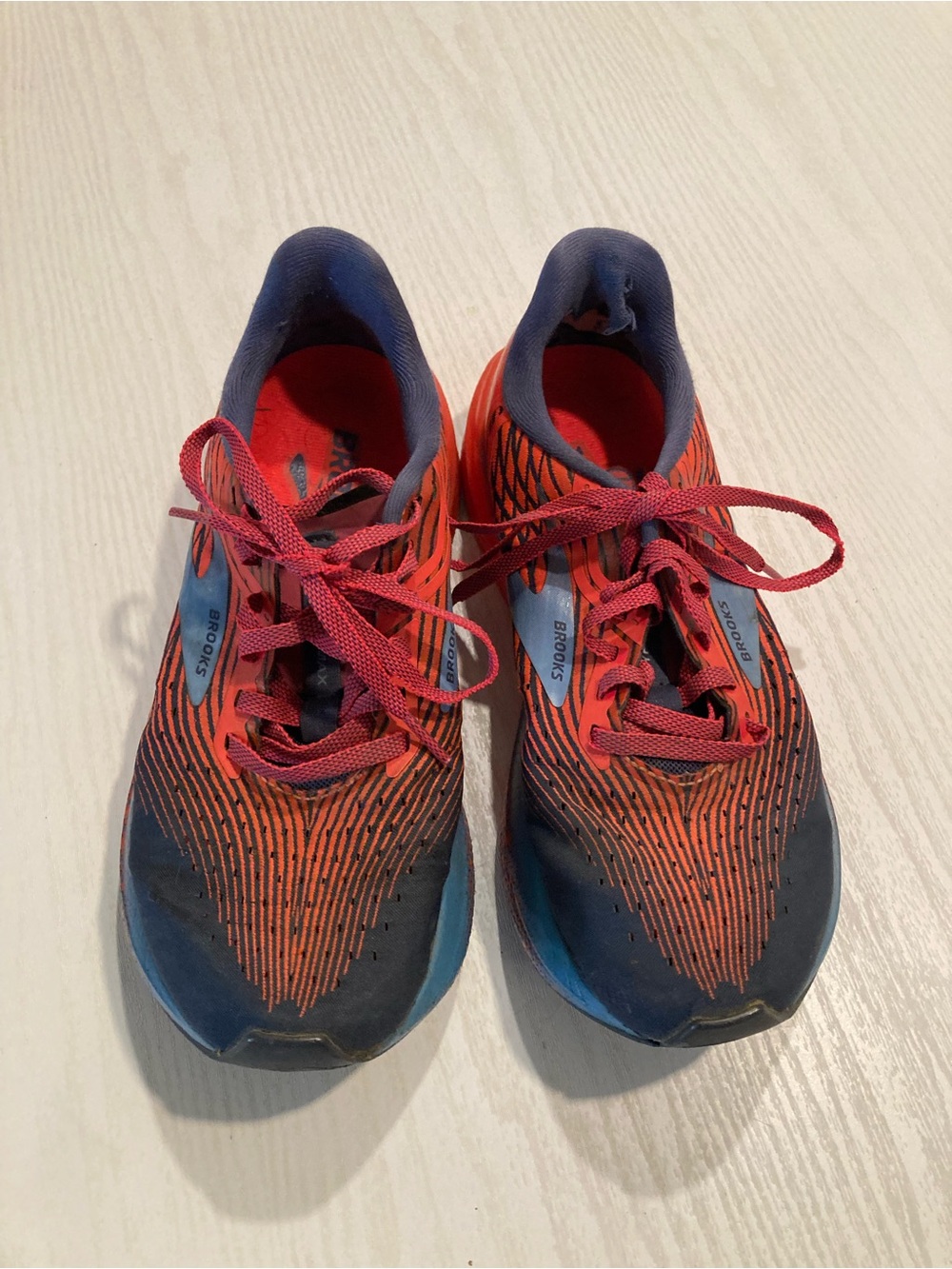 Brooks women’s Athletic Running Shoes - Red and Blue - Picture 3 of 11
